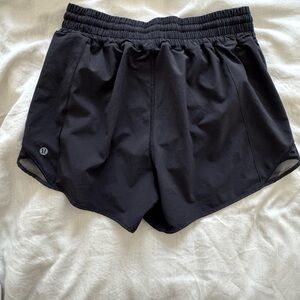 lululemon Hotty Hot High Rise 4” Short Size 8 black